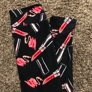 Lularoe lipstick print leggings